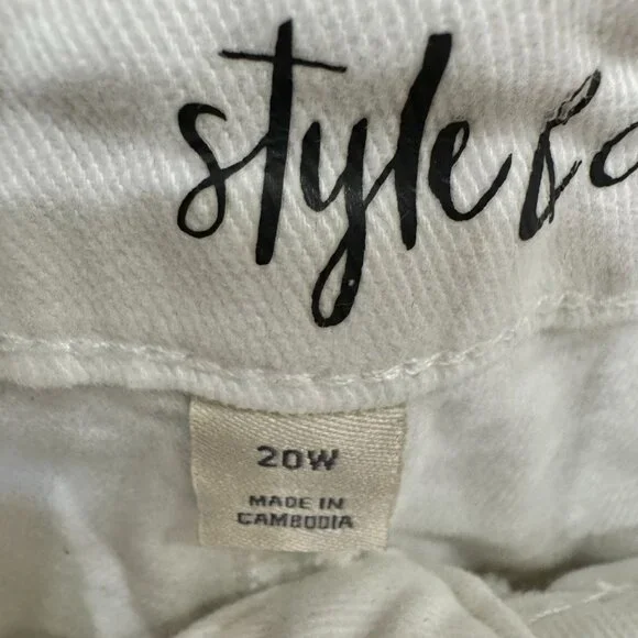 Womens Bermuda Shorts White - Picture 4 of 4